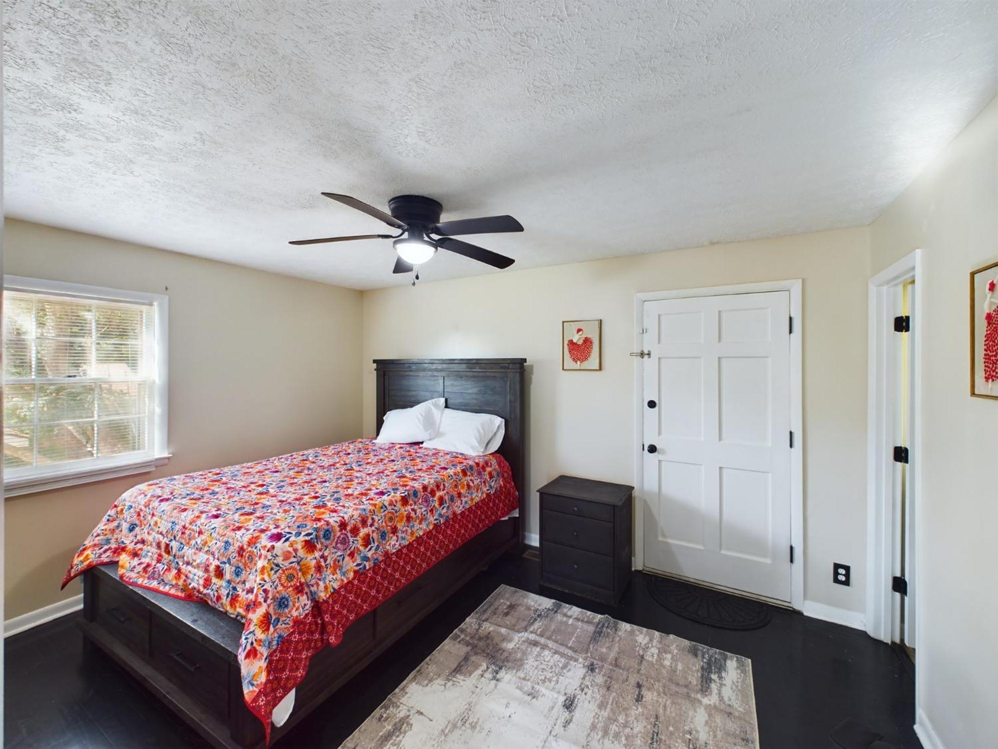 Pine Forest Zen Cottage - 10 Min To Fort Bragg Файетвил Екстериор снимка